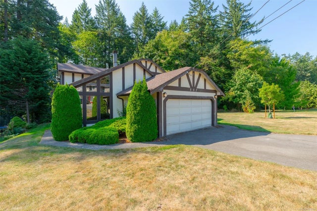 1 of 59 - 557 Doreen Pl, Nanaimo, BC