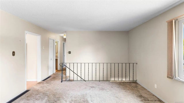3 of 46 - 615 Vanalman Ave, Saanich, BC