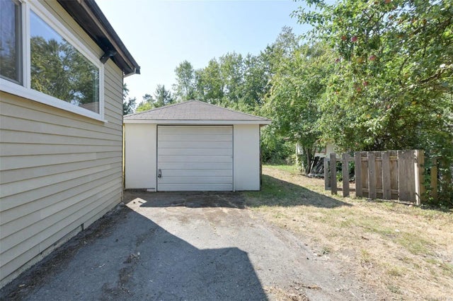 4 of 50 - 735 Violet Ave, Saanich, BC