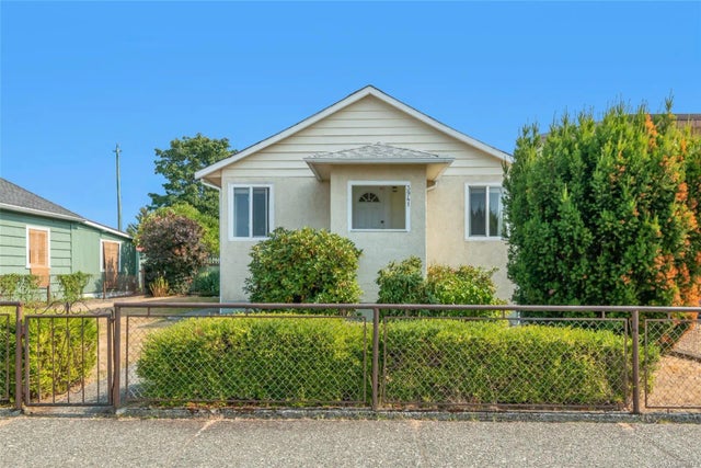 1 of 17 - 3941 9th Ave, Port Alberni, BC