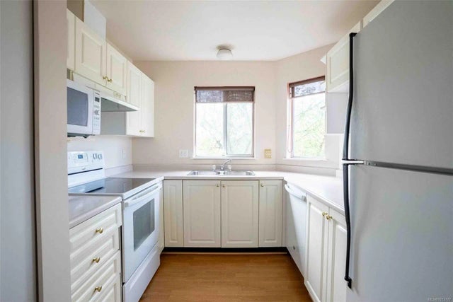 4 of 20 - 2511 Quadra St 305, Victoria, BC