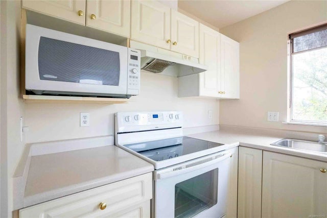 5 of 20 - 2511 Quadra St 305, Victoria, BC