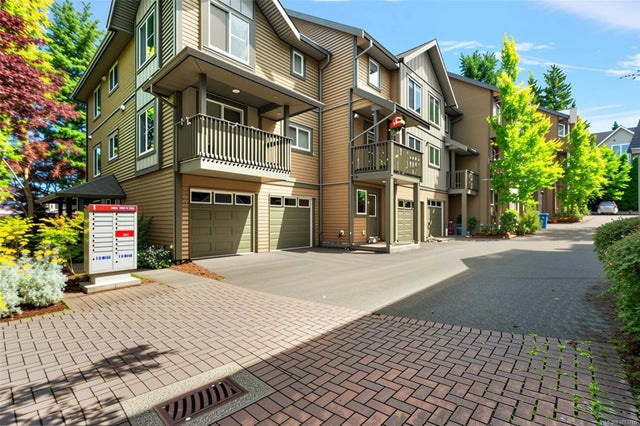 2 of 34 - 1405 Mallek Cres 10, Victoria, BC