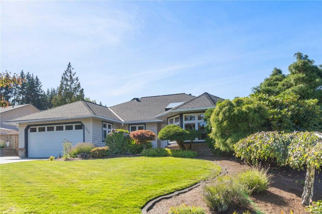 1 of 29 - 571 Hollywood Rd, Qualicum Beach, BC