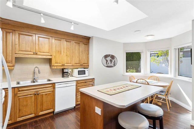 2 of 29 - 571 Hollywood Rd, Qualicum Beach, BC