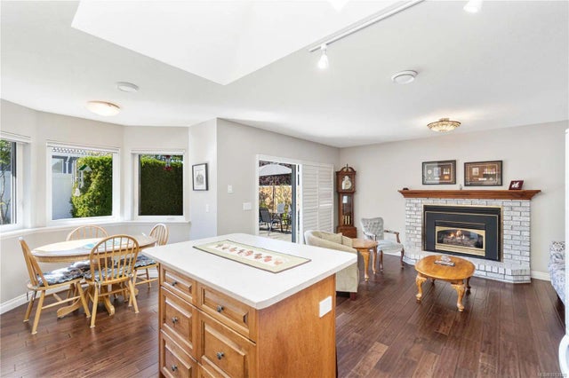 3 of 29 - 571 Hollywood Rd, Qualicum Beach, BC