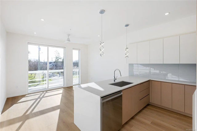 1 of 31 - 2374 Oakville Ave 214, Sidney, BC