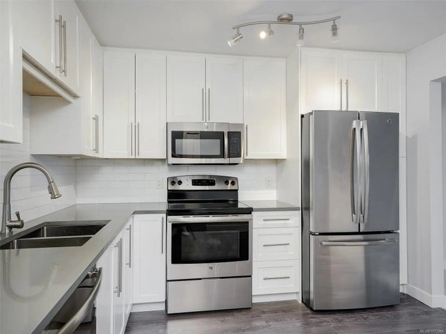 5 of 30 - 3240 Glasgow Ave 301, Saanich, BC