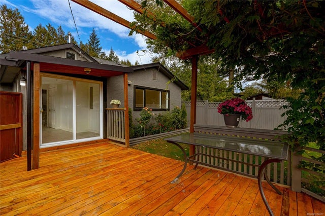 3 of 33 - 988 Latoria Rd, Langford, BC