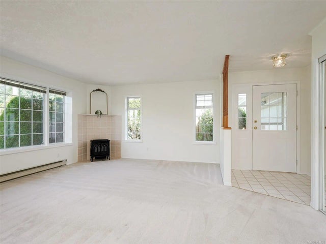 3 of 25 - 4745 Falaise Dr, Saanich, BC