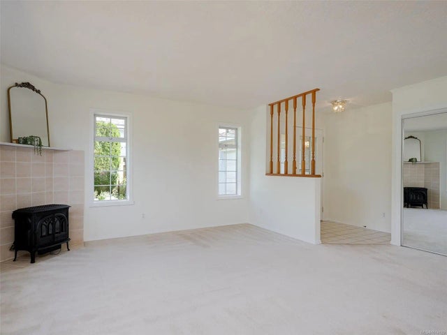 4 of 25 - 4745 Falaise Dr, Saanich, BC