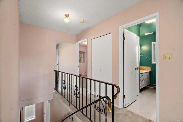 5 of 32 - 4051 Shelbourne St 27, Saanich, BC