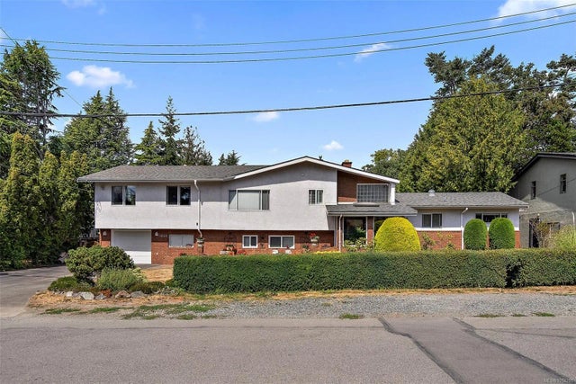 1 of 36 - 1844 Fairburn Dr, Saanich, BC