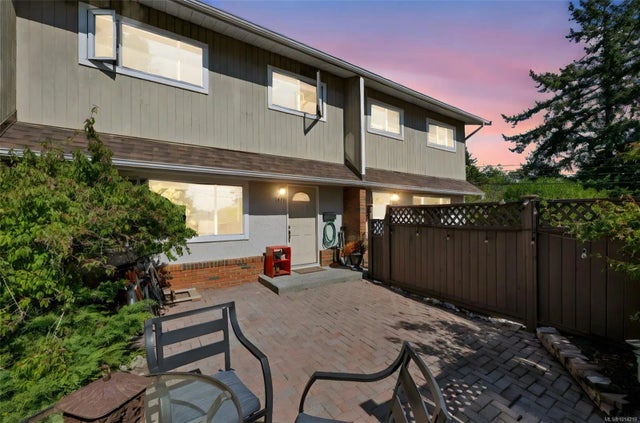 2 of 30 - 1018 Falmouth Rd, Saanich, BC