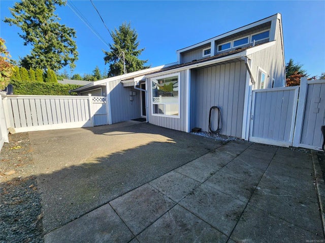 1 of 37 - 411 Rockland Rd, Campbell River, BC