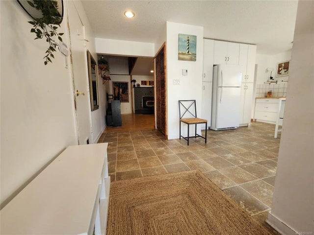 3 of 37 - 411 Rockland Rd, Campbell River, BC