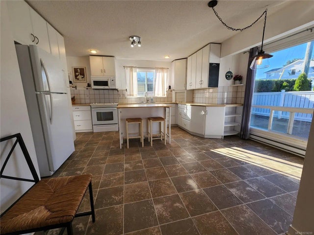4 of 37 - 411 Rockland Rd, Campbell River, BC