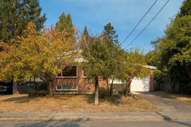 2 of 34 - 1642 Richardson St, Victoria, BC