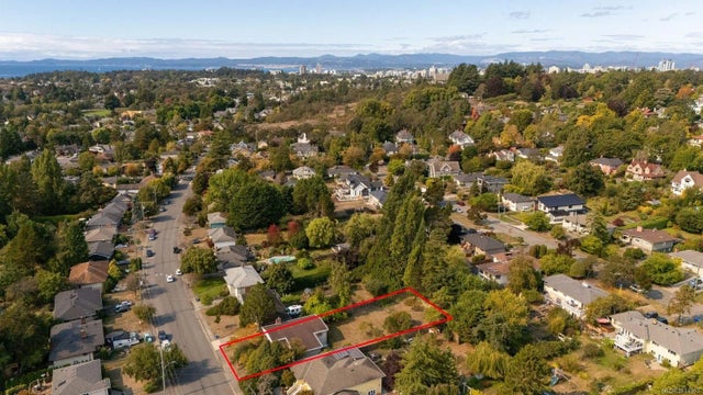 4 of 34 - 1642 Richardson St, Victoria, BC