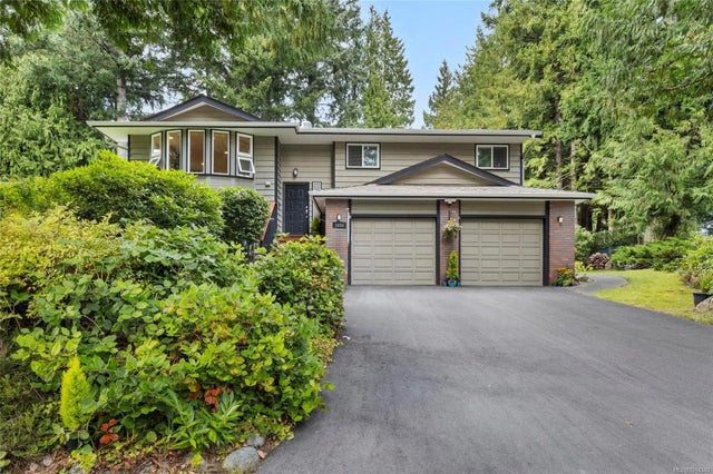 1 of 43 - 1650 Stuart Park Terr, North Saanich, BC