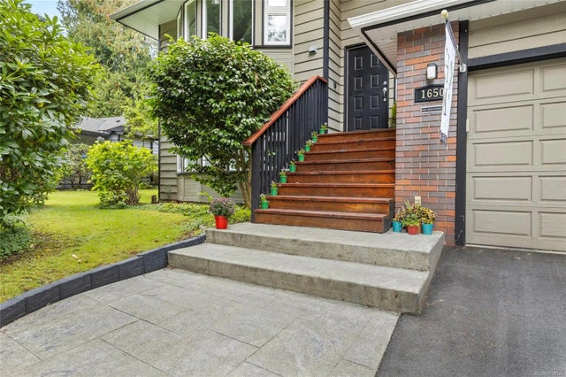 4 of 43 - 1650 Stuart Park Terr, North Saanich, BC
