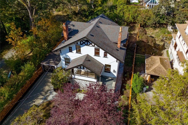 1 of 39 - 1318 Hampshire Rd, Oak Bay, BC