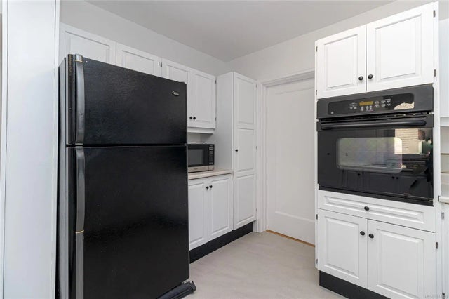 4 of 39 - 1318 Hampshire Rd, Oak Bay, BC