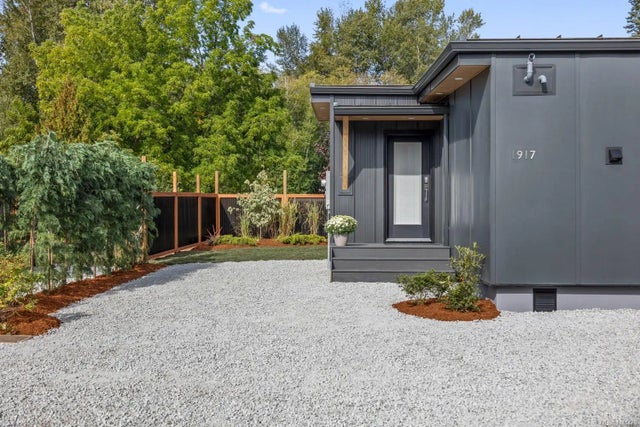 3 of 38 - 1917 Cumberland Rd, Courtenay, BC