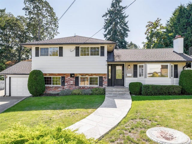 1 of 34 - 1565 Jasper Pl, Saanich, BC
