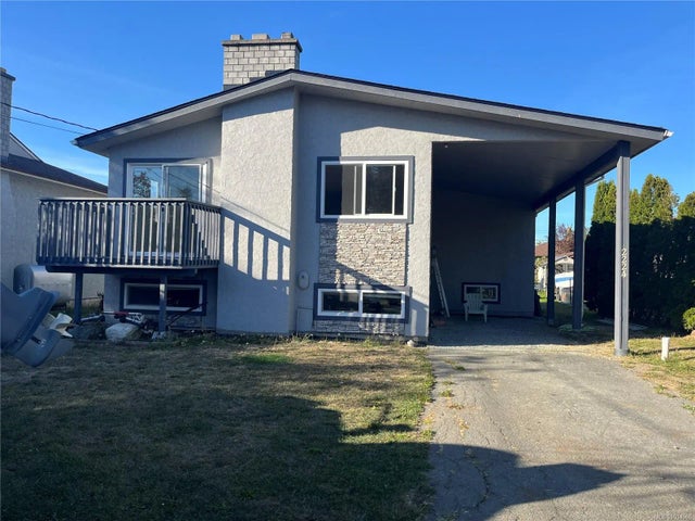 2 of 2 - 2224 Bradford Ave, Sidney, BC