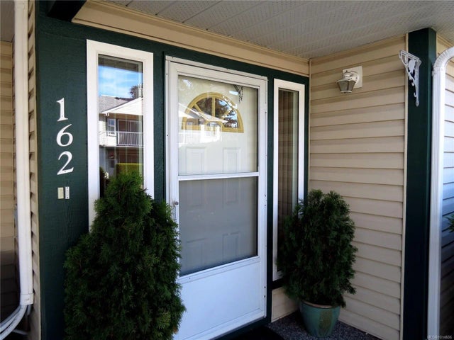 2 of 41 - 162 Bowlsby St, Nanaimo, BC