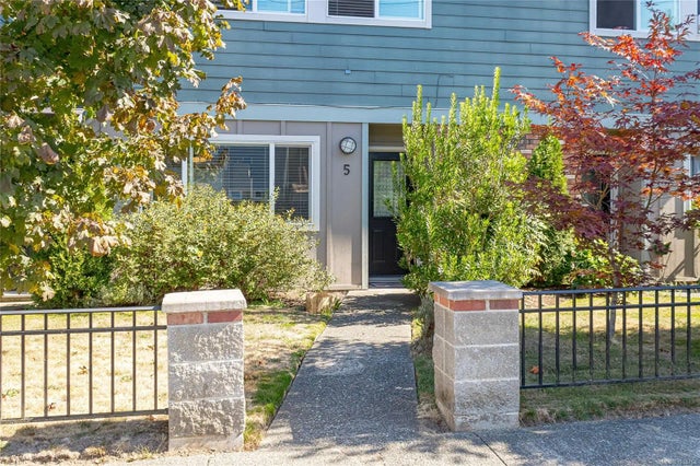 2 of 40 - 660 Jubilee St 5, Duncan, BC