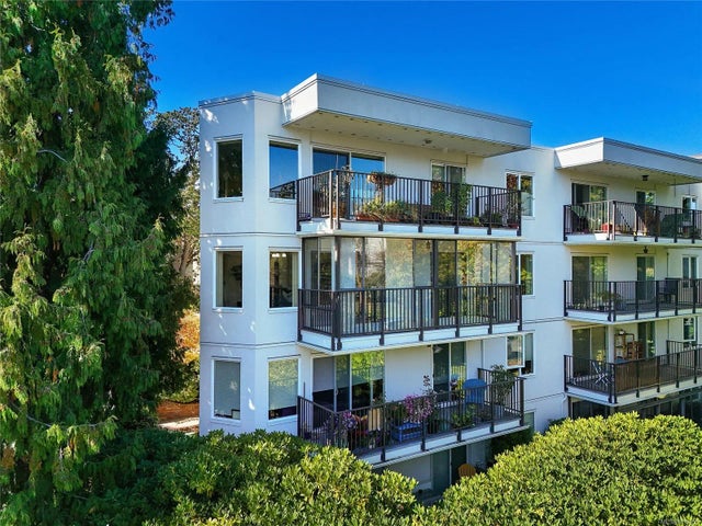 1 of 48 - 1170 Rockland Ave 301, Victoria, BC