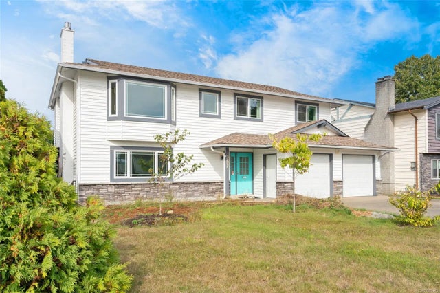 1 of 24 - 3747 Grieve Rd, Port Alberni, BC