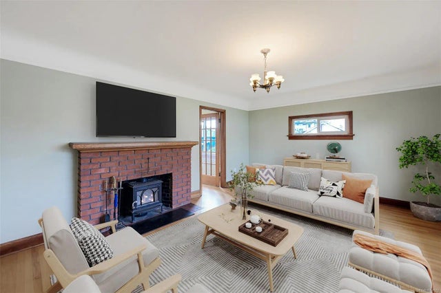 4 of 32 - 501 Lampson St, Esquimalt, BC