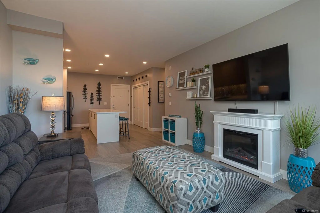 6540 Metral Dr 203, Nanaimo