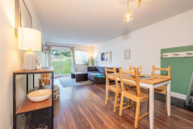 2 of 23 - 250 Hemlock St 107, Ucluelet, BC
