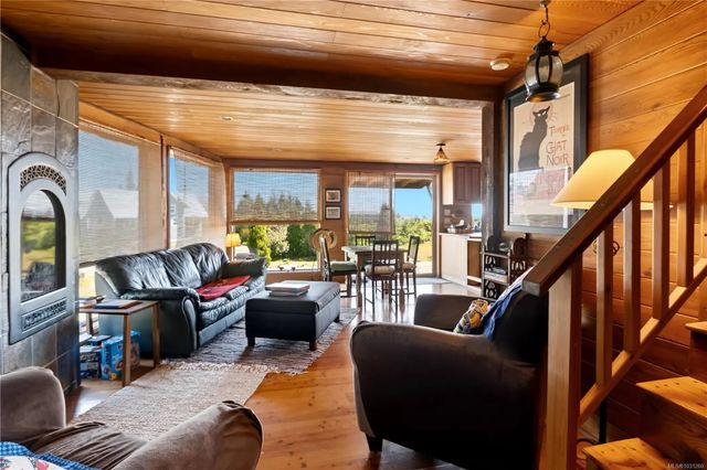 2 of 23 - 1117 Sixth Ave, Ucluelet, BC