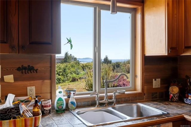 5 of 23 - 1117 Sixth Ave, Ucluelet, BC