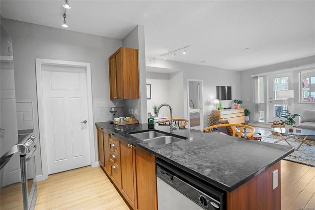 2 of 54 - 99 Chapel St 315, Nanaimo, BC