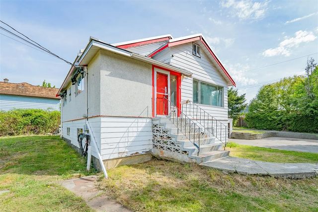 2 of 31 - 350 Fourth St, Nanaimo, BC