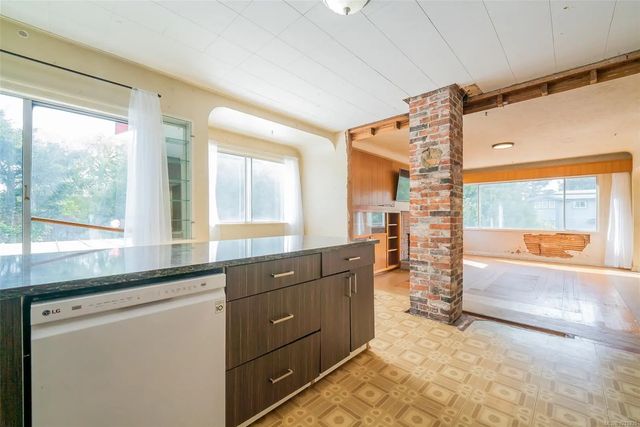 4 of 31 - 350 Fourth St, Nanaimo, BC