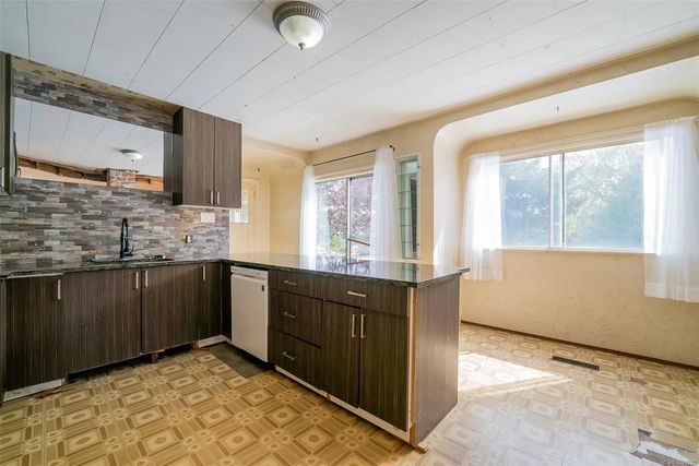 5 of 31 - 350 Fourth St, Nanaimo, BC