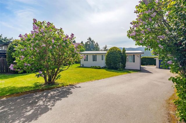 2 of 25 - 2468 Glenn Pl, Nanoose Bay, BC