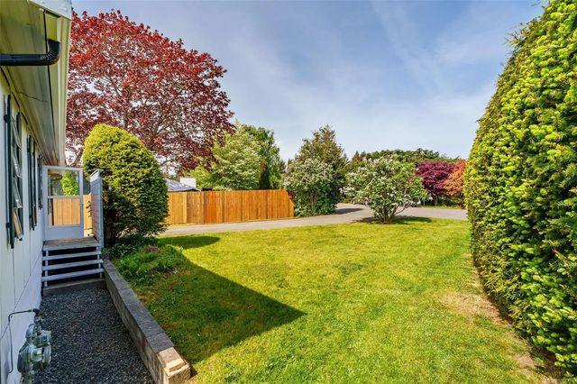 4 of 25 - 2468 Glenn Pl, Nanoose Bay, BC