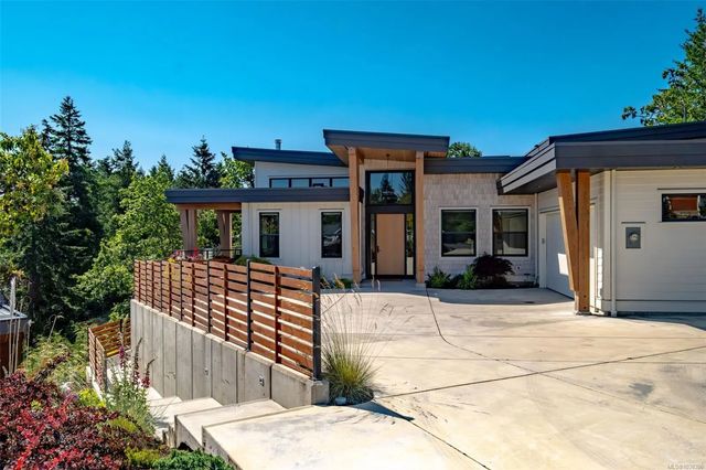 2 of 79 - 3426 Bromley Pl, Nanoose Bay, BC