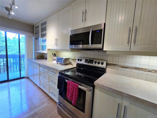 3 of 48 - 946 Selkirk Ave 1, Esquimalt, BC