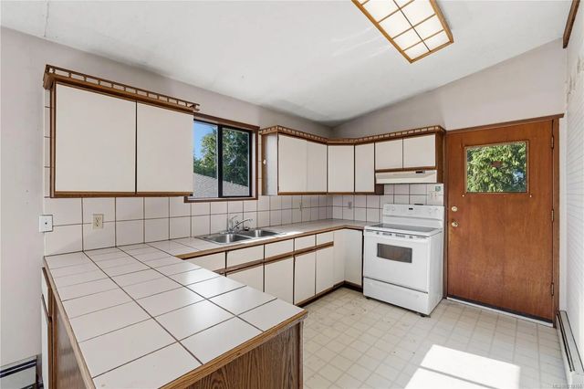 3 of 50 - 3020 Dolphin Dr, Nanoose Bay, BC