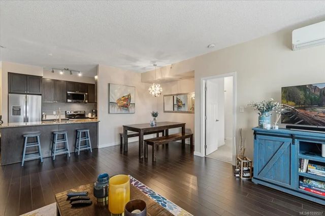 4 of 42 - 99 Chapel St 411, Nanaimo, BC