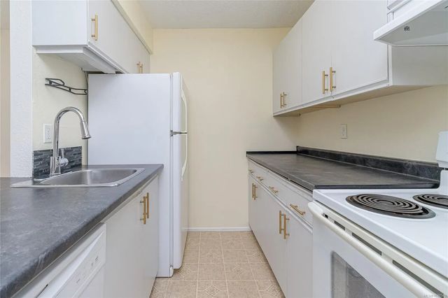 4 of 36 - 9942 Daniel St 101, Chemainus, BC